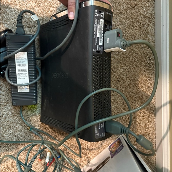 Xbox360 Console with one controller, wires, hard-drive, Skyrim (loose) - Picture 3 of 5